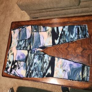 Happy Camper by Torrid Black and Blue Leggings with Abstract Design